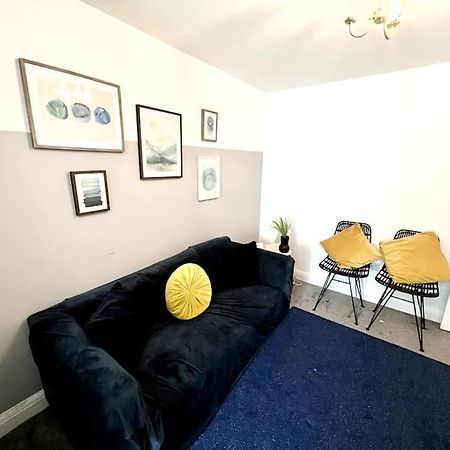 Modern 2 Bed Close To Mall With Parking & Garden London Exterior photo
